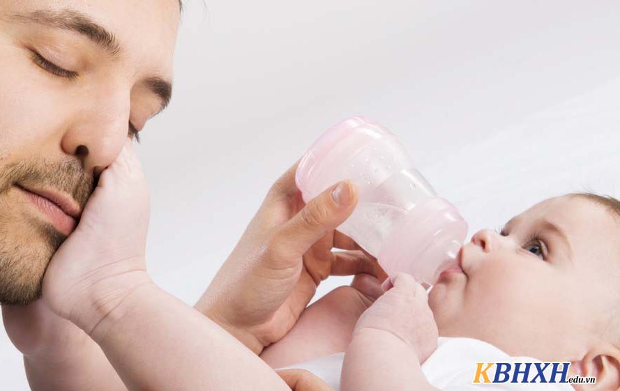Chế độ nghỉ thai sản của chồng khi vợ sinh con năm 2021